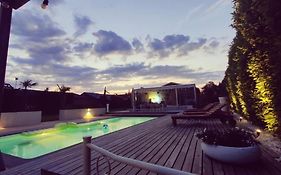 Guest House With Private Pool & Jacuzzi